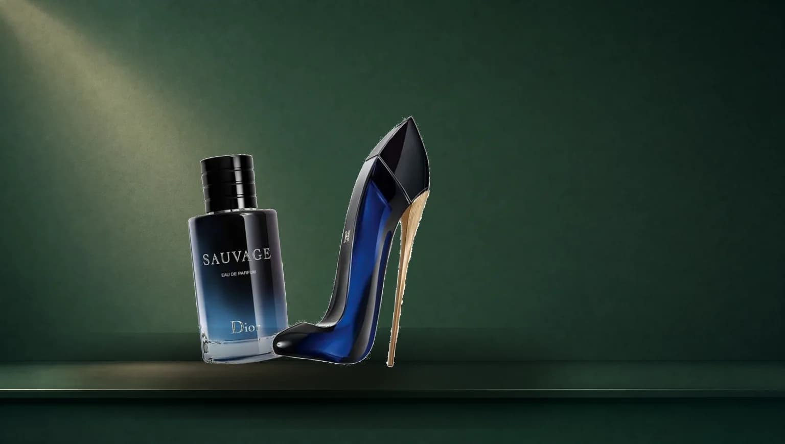 Perfumes Sauvage e Good Girl sobre mármore verde com veludo esmeralda